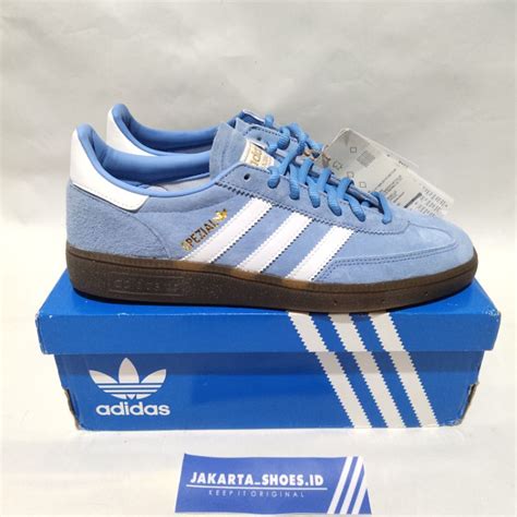 gambar sepatu adidas spezial